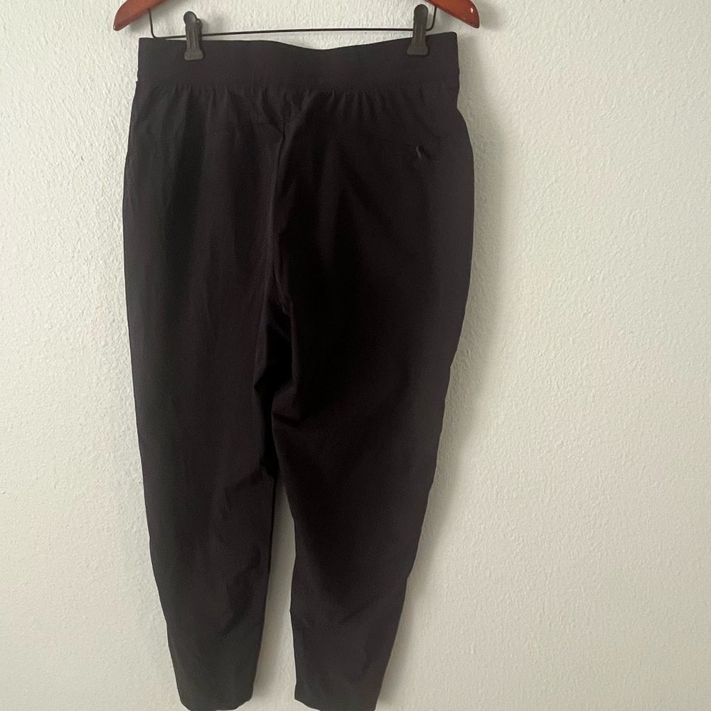 Nike Black Cropped Pants in like new condition‎